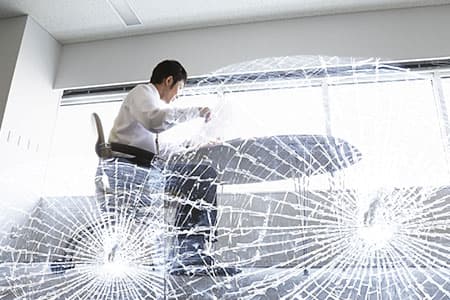 ฟิล์มติดกระจกบ้านสร้างกระจกนิรภัยป้องกันการโจรกรรมและอุบัติเหตุ